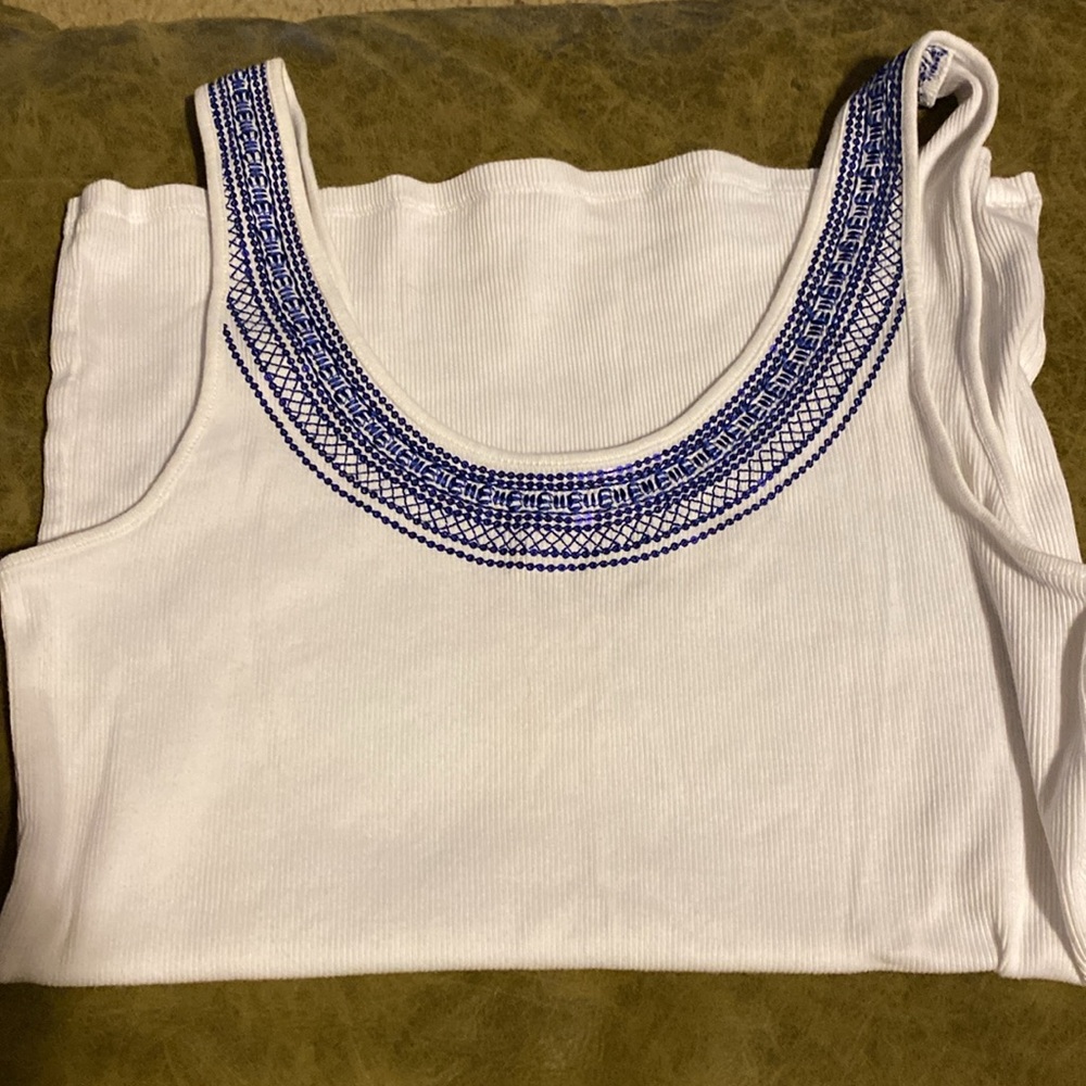 (3) Victoria’s Secret The Tee Shop Embroidered Tank Tops Sz L - Picture 4 of 8